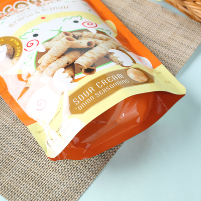 Feitos sob encomenda impressos levantam-se o malote com o zíper para doces. Cookies, biscoitos. Empacotamento do café