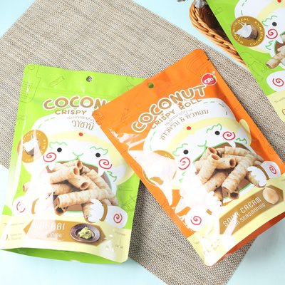 Feitos sob encomenda impressos levantam-se o malote com o zíper para doces. Cookies, biscoitos. Empacotamento do café